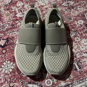 Sorel kinetic impact strap slip on sneaker women’s 7.5 in light gray